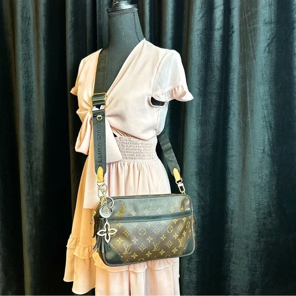 Louis Vuitton Trousse 28 cosmetic clutch crossbody bag with strap and charm - Picture 2 of 16